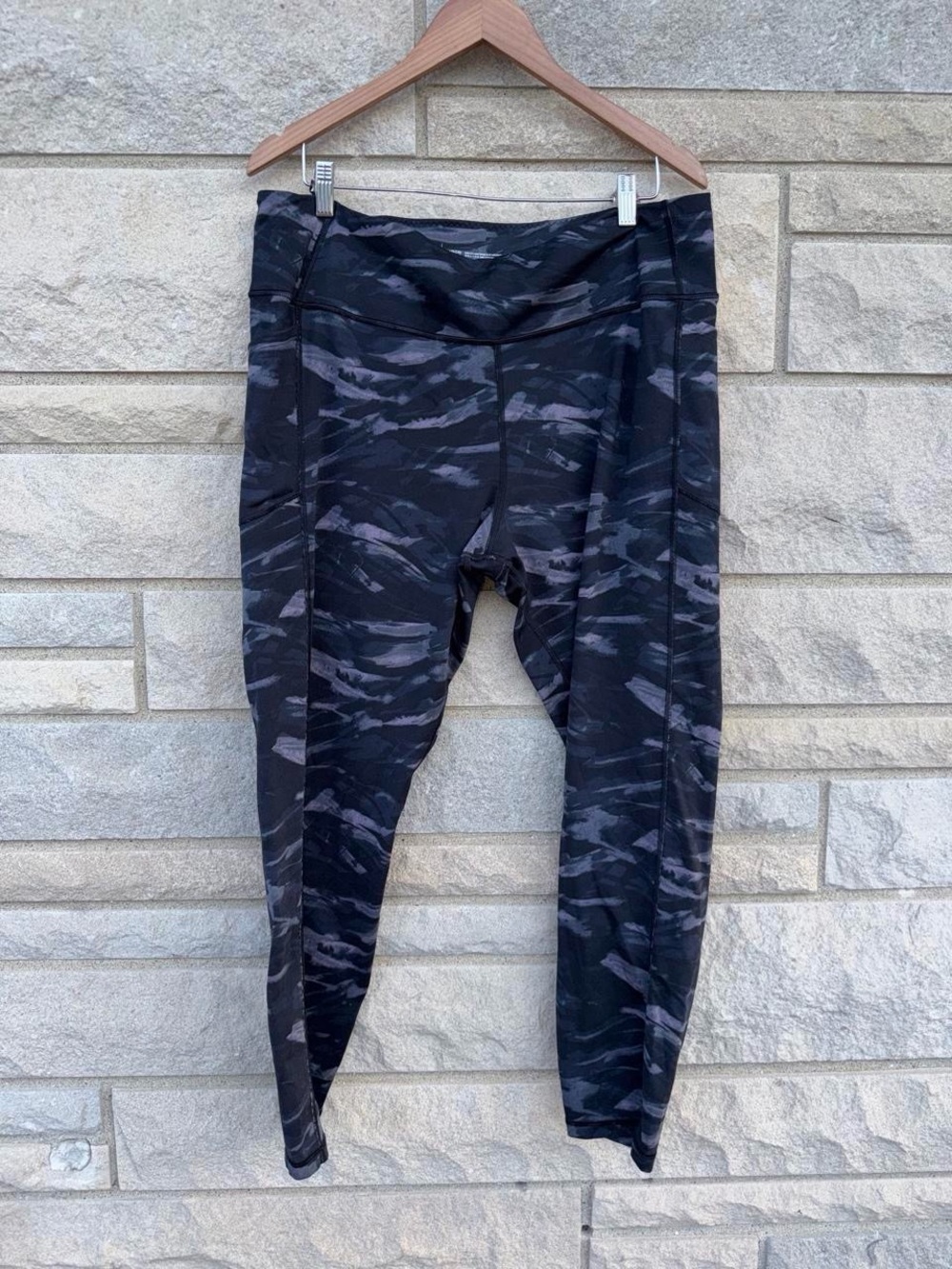 Women’s pink Victoria secret leggings size XXL